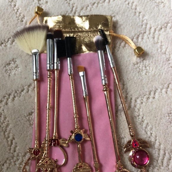Sailor Moon Makeup Brushes - Picture 4 of 4